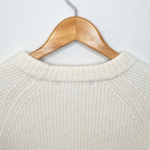 Quince 100% Cashmere Cream Crew Neck Sweater size M Timeless Knit - Picture 9 of 12